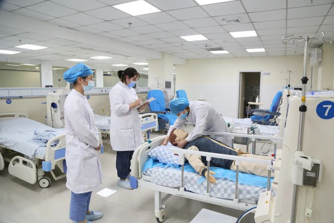 以考促练谋发展，上海海华医院开展护理人员急救技能操作及理论考核