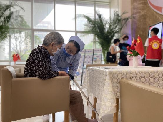 南昌大学第二附属医院「爱心医站」启用，特殊患者就医更方便