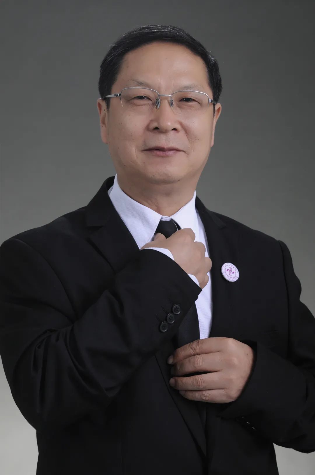 小腿长那么大一块痣，还长满毛发！让她 20 多年不敢穿裙子……
