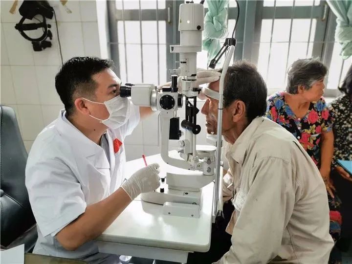 柳州市红十字会医院黄红波：在眼底病领域深耕的「多面手」