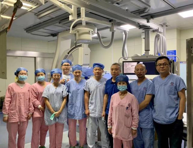 绵阳市中心医院专家完成世界最小无导线起搏器植入