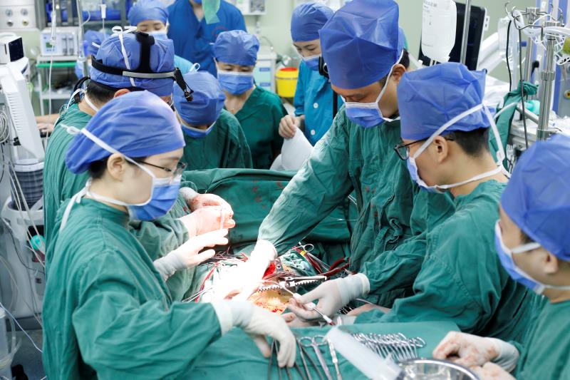 五大实体器官移植及角膜移植手术同时进行，南昌大学第二附属医院上演震撼「生命接力」