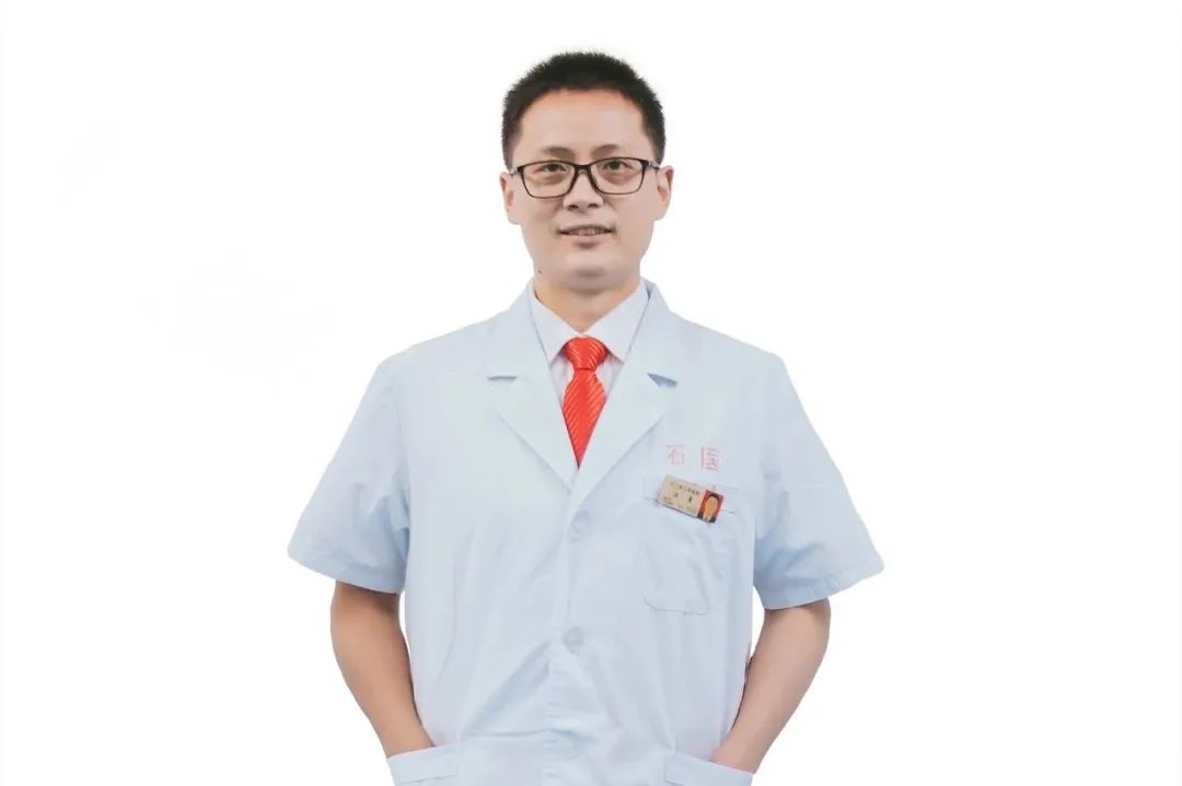 庆祝中国医师节，石门县人民医院 25 名医师受表彰