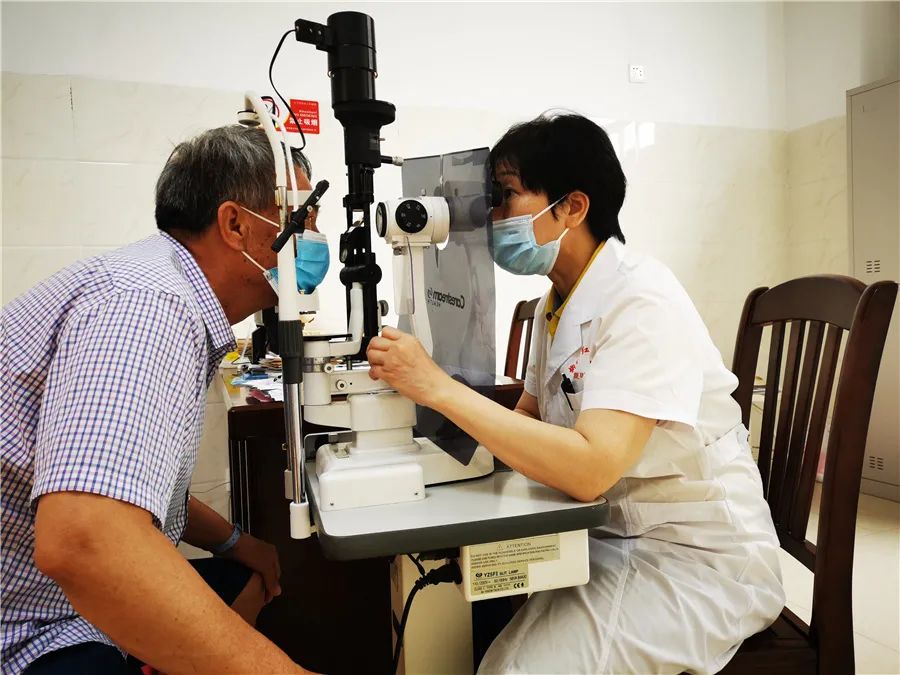 柳州市红十字会医院：中国流动眼科手术车「复明 18 号」第三次驶入合山