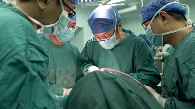 西安大兴医院骨科完成西北罕有复杂翻修反肩关节置换术