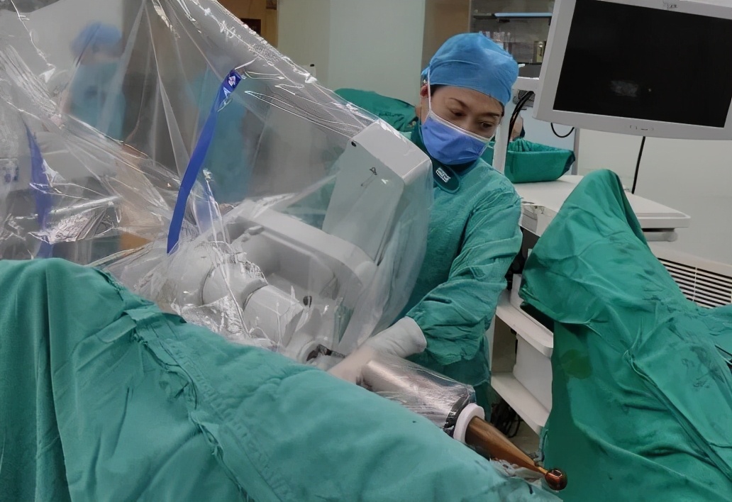 河南省人民医院妇科完成了全省首例妇科肿瘤术中放疗
