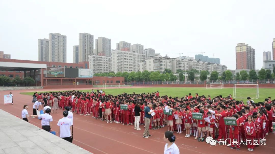 石门县人民医院开展防溺水施救演练及公众急救知识技能普及培训