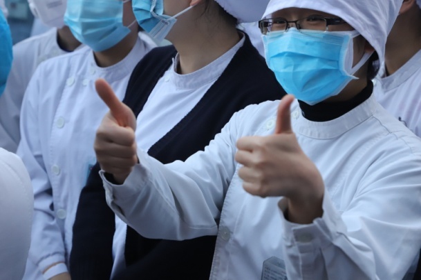 云南省第一人民医院：泪别! 请一定平安归来