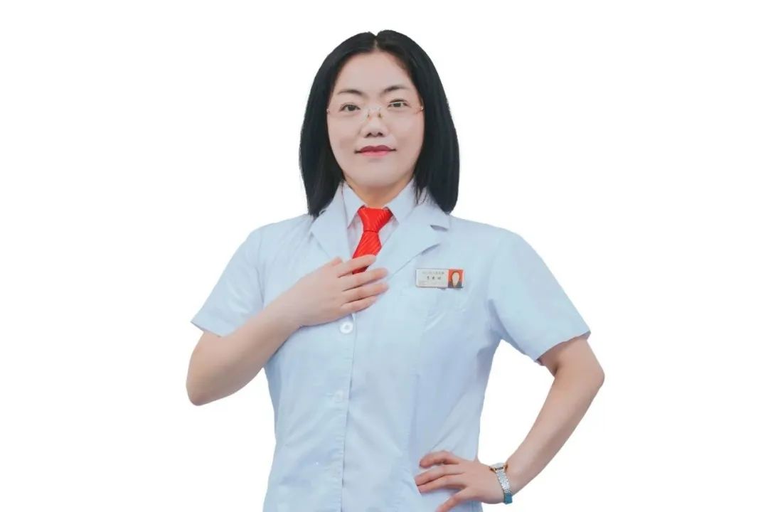 庆祝中国医师节，石门县人民医院 25 名医师受表彰