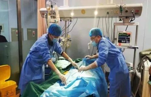 喀什地区第一人民医院组建 ECMO 团队抢救 27 岁危重宫外孕患者，开创地区先河