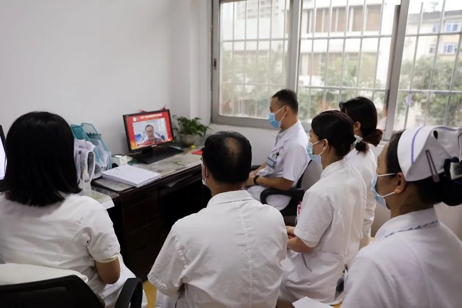 柳州市红十字会医院举行中国医师节庆祝会暨 2021 年科研项目立项、实用新型专利颁奖活动