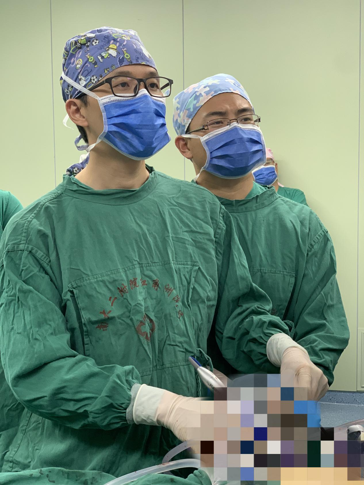 南昌大学第二附属医院泌尿外科刘飞教授团队成功完成一例腹腔镜左肾癌根治性切除并癌栓取出术