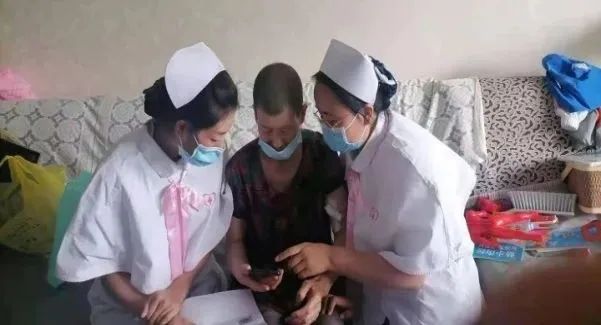 喀什地区第一人民医院南丁格尔志愿者开展健康义诊活动