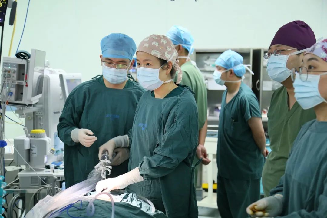 浙江大学医学院附属第四医院成功开展浙中首例新生儿膈疝手术