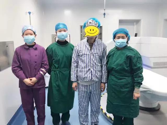 颜值高、技术好！她亲自为儿子和同事做近视手术