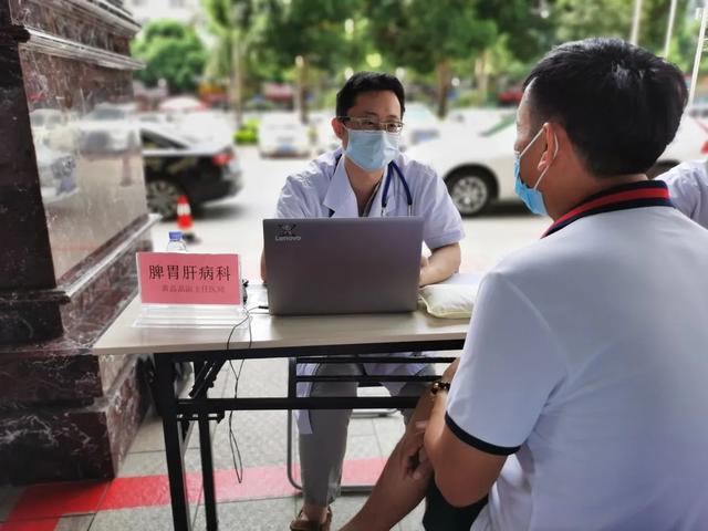 广西中医药大学第一附属医院黄晶晶医师列车上热心救助受伤乘客