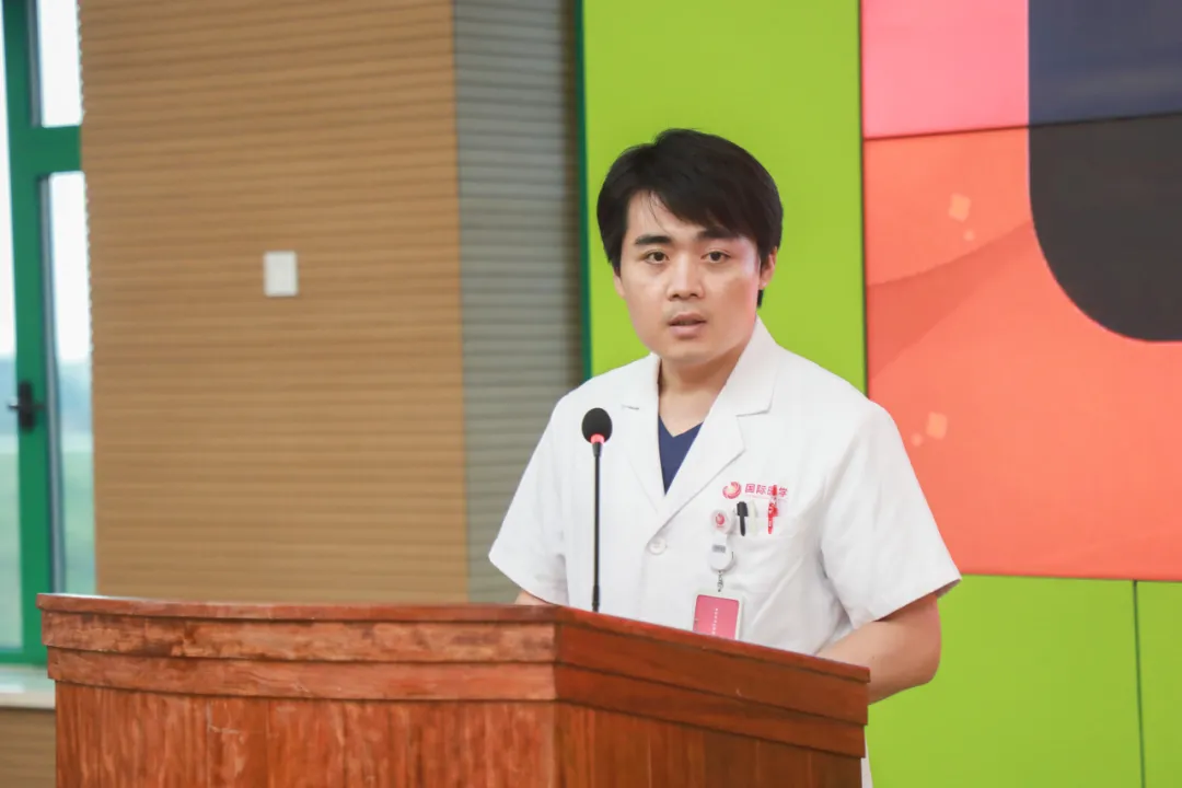 我院举行第四届「中国医师节」表彰大会暨「医疗核心制度强化落实月」活动总结