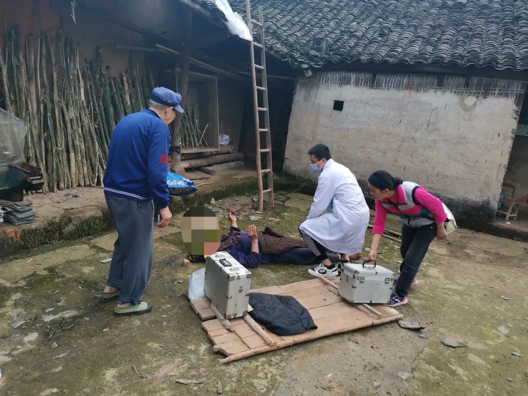 「医师节」医生不是神，但会竭尽所能