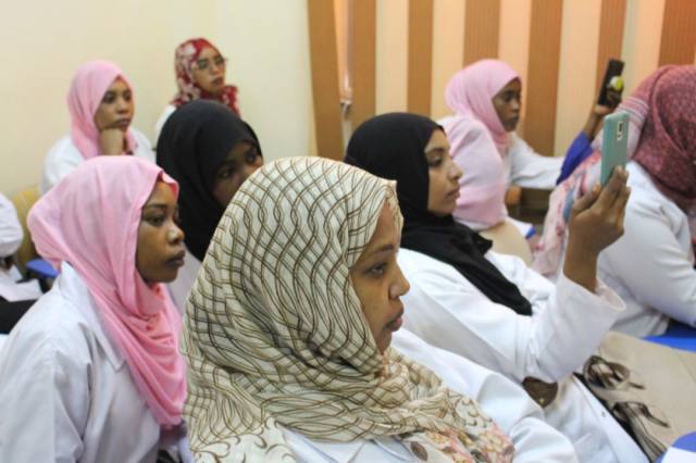 延大附院援非队员对苏丹医护人员进行新冠肺炎知识培训
