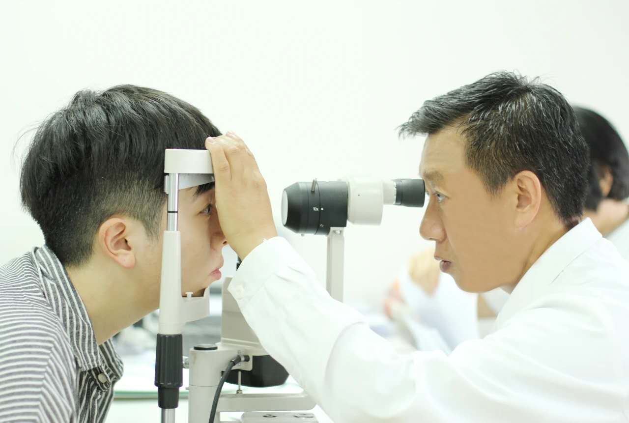暑期再现近视手术热 专家表示：为青少年眼健康担忧