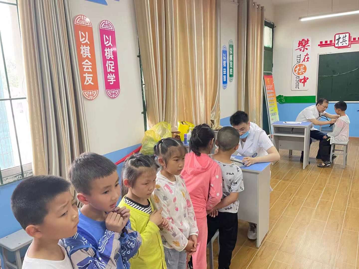 广安市人民医院开展「健康进校园·先心病筛查」活动