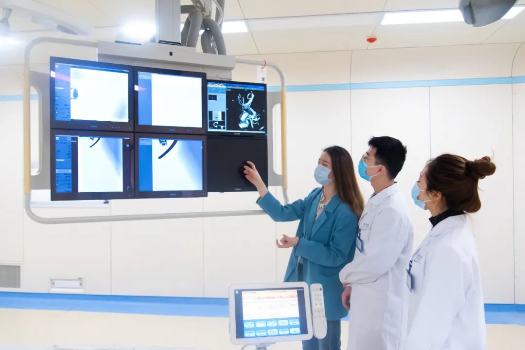 新神器！成都京东方医院投用最新型大平板数字减影血管造影系统