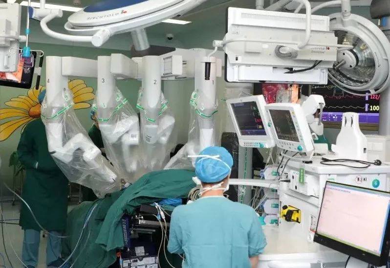 郑州市中心医院达芬奇手术机器人顺利完成脾切断流术