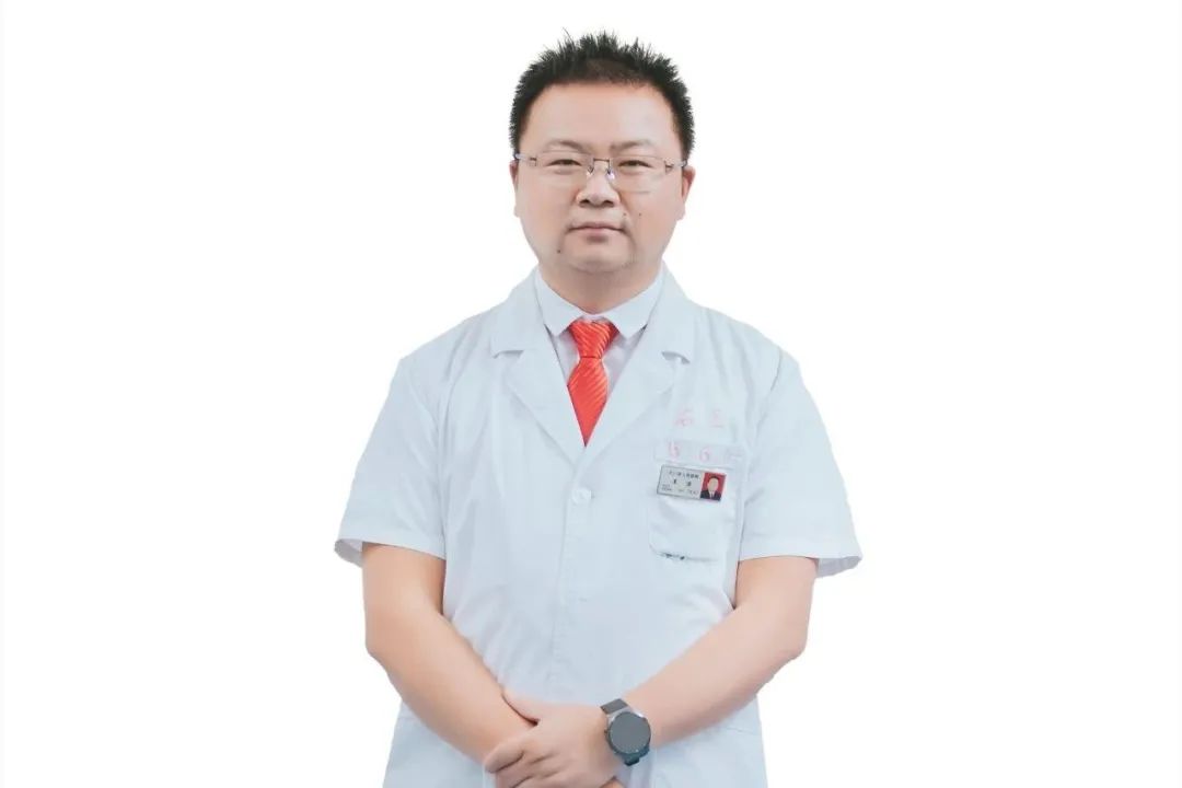 庆祝中国医师节，石门县人民医院 25 名医师受表彰