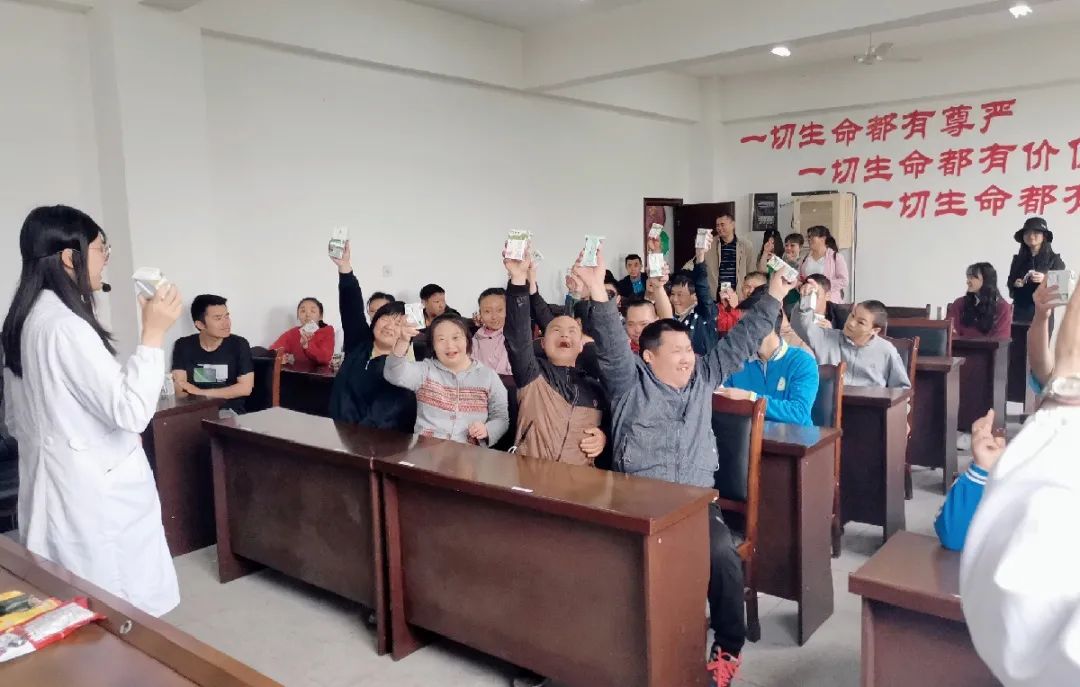 岳池县人民医院营养知识进校园——普通的营养,特别的温暖