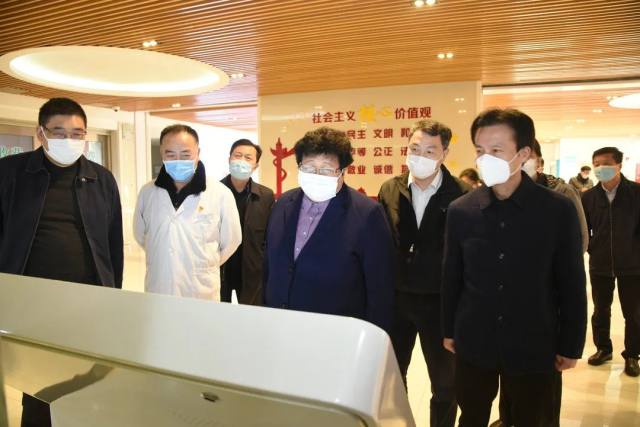 宝山区委、区府领导走访慰问上海二康医院广大医务人员
