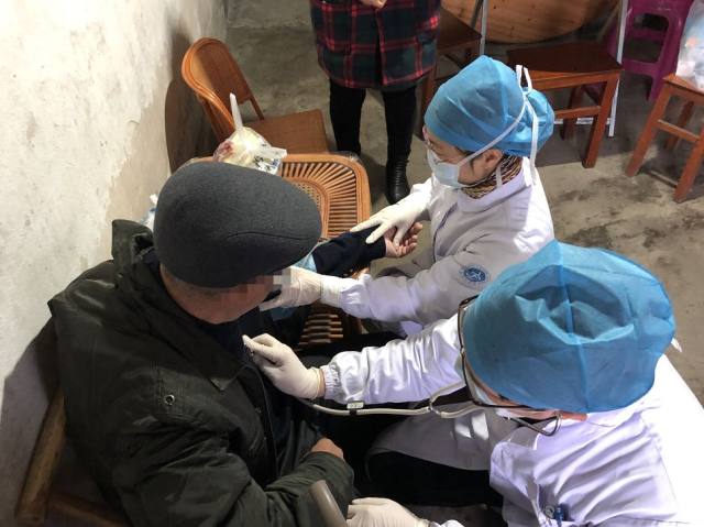 隔离病毒，不隔离爱 温岭市中医院医共体医护人员上门为群众送医送药