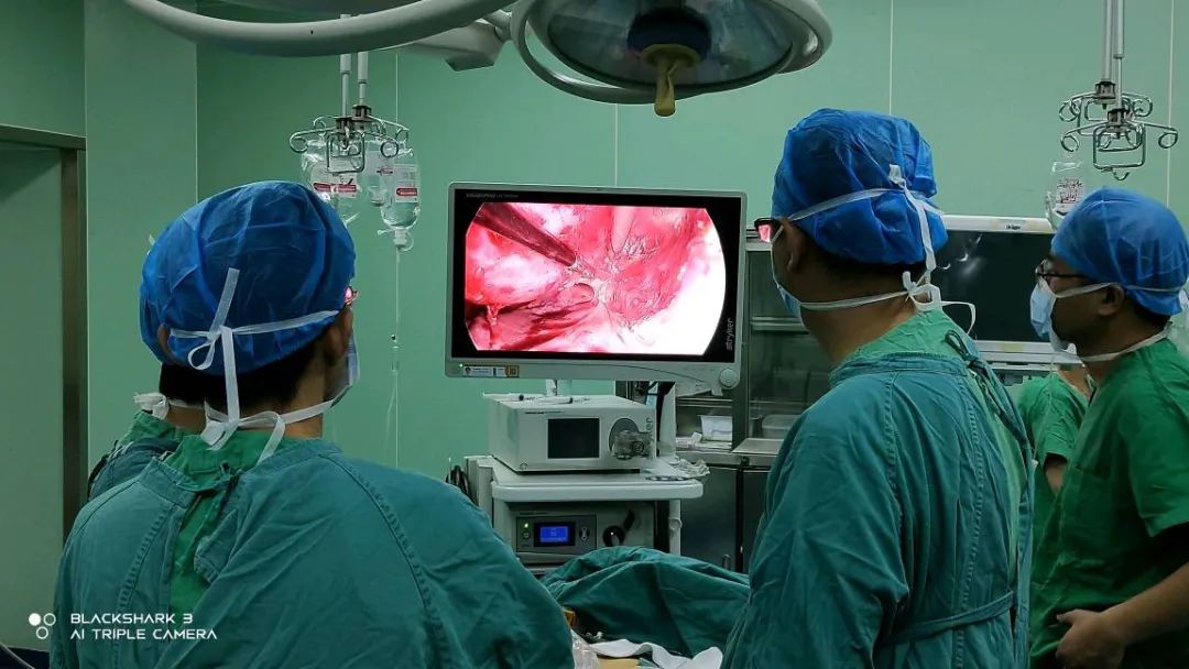 「小切口」，大进步——喀什地区第一人民医院剑突下入路胸腔镜手术成功实施