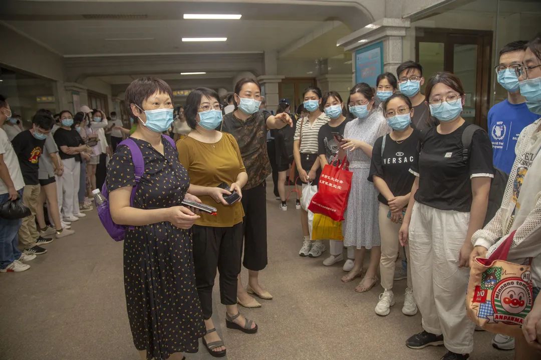 为了守护人民的健康，他们出征！郑州大学第三附属医院（省妇幼保健院）紧急派出核酸筛查医疗队星夜奔赴15个社区开展核酸筛查