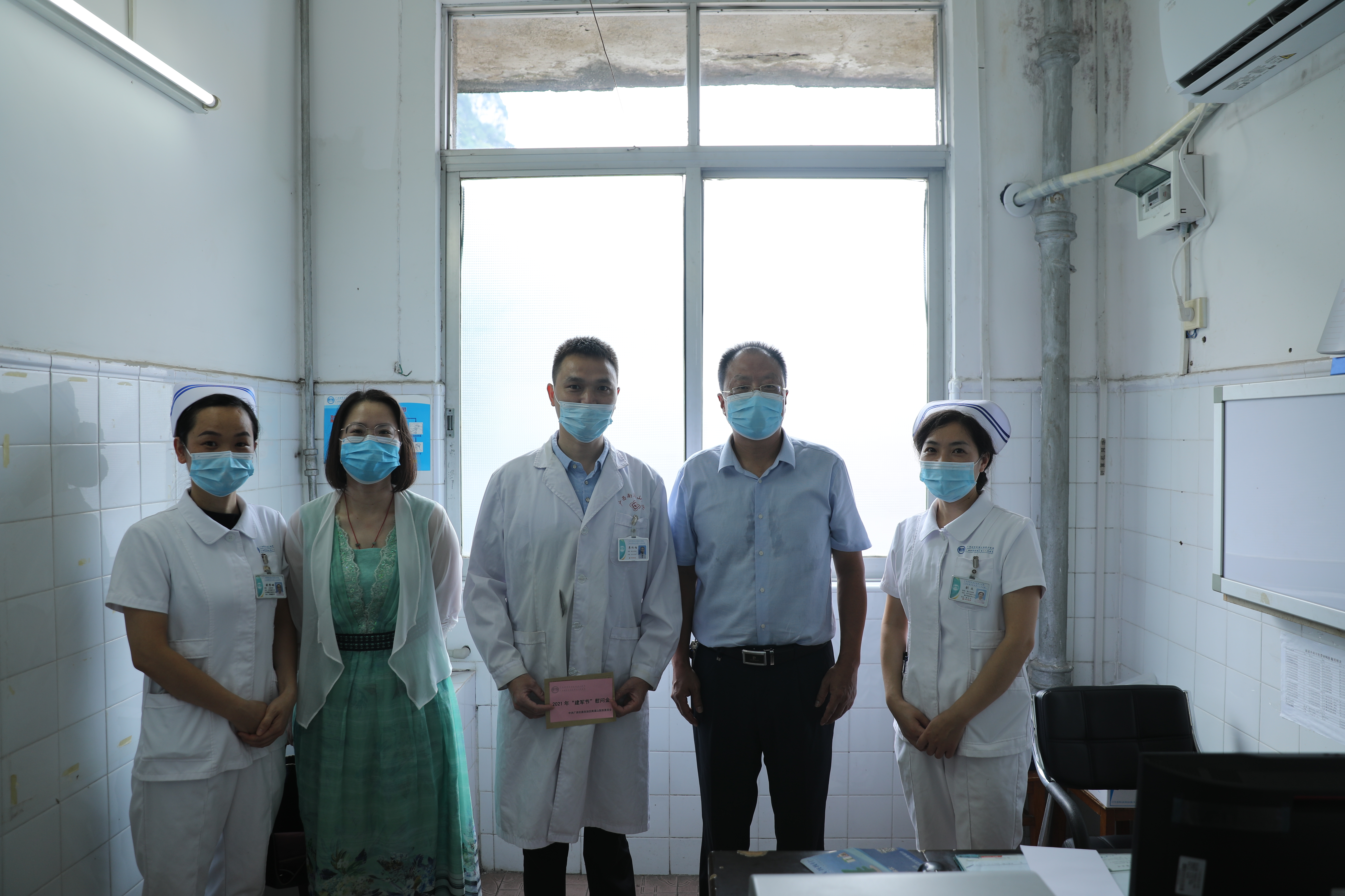 广西壮族自治区南溪山医院开展「八一」建军节慰问活动