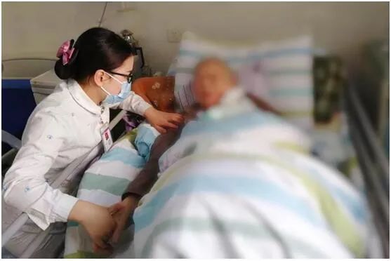 深圳市罗湖区人民医院组织「做人，做护士，做天使」护士节征文活动