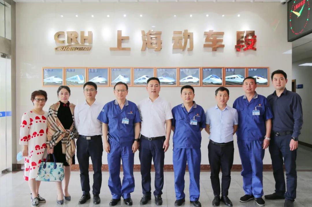 上海动车段与上海海华医院共同签订健康医疗服务协议