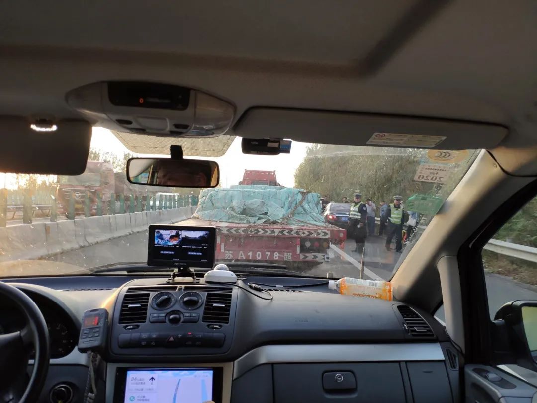 一天 239 个病人、警车紧急开道、深夜抢救…… 他们的假期太不一样