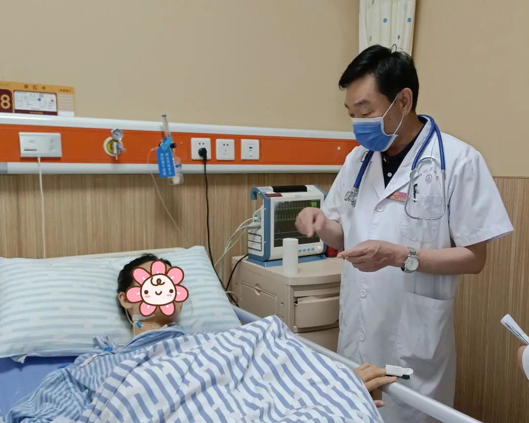 郑州人民医院为一少年进行肺部手术