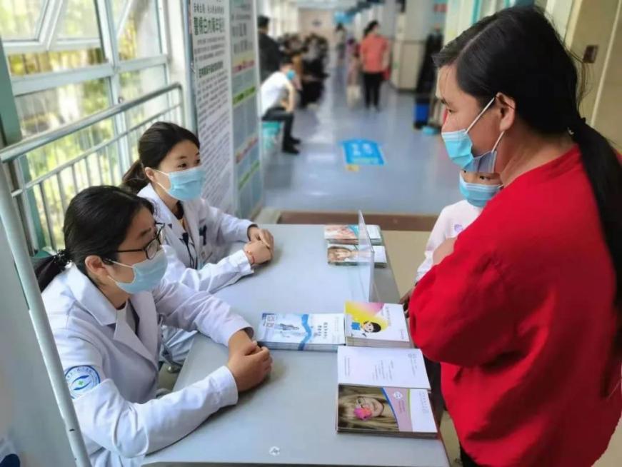 济南市第二人民医院门诊开展「全国爱眼日」科普宣传活动