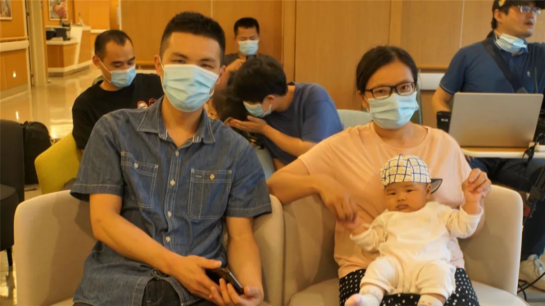 福建国药东南医院开展体验分娩活动，男人们纷纷表示「生娃也太难了」