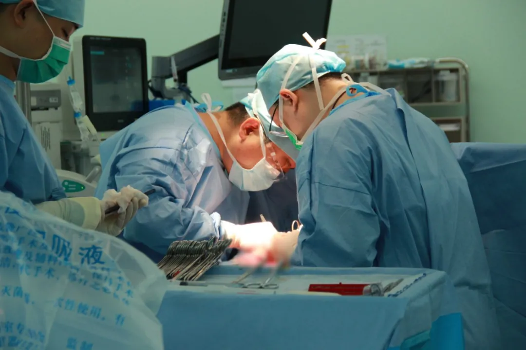 上海德达医院刘巍医生:敢为人先,心怀善念,以精湛医术直面疑难杂症