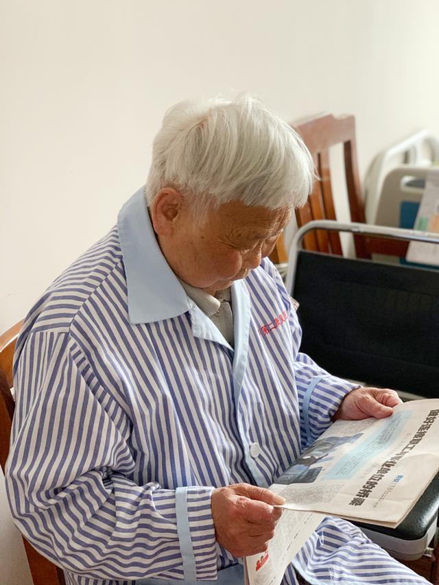阅读伴老人，护患一家亲 ——二康老年护理二病区举办「阅读日」活动