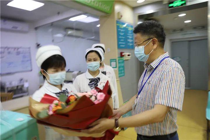 柳州市红十字会医院：最美的鲜花，送给最美的「TA」
