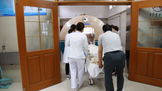 南京江北医院高压氧舱：别看我很巨大，但我很温柔~