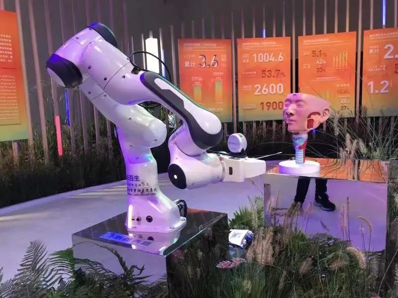 罗医集团智能核酸采样机器人「鹏程青耕」受特邀参展 2021 中国国际服务贸易交易会