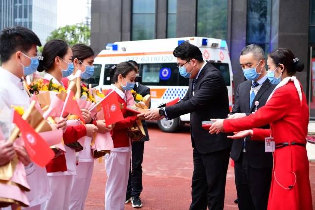春雨润两江，英雄凯歌还！重庆北部宽仁医院 31 名「战疫英雄」载誉归来！