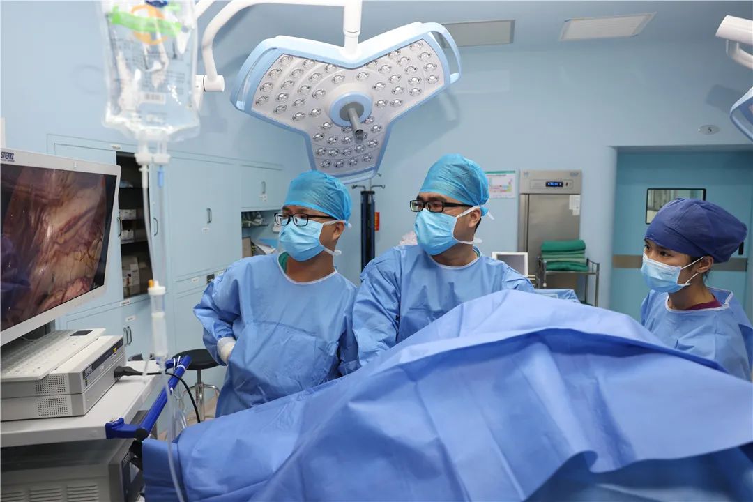广西医科大学第一附属医院胸外科团队一天 13 台手术解决手汗症