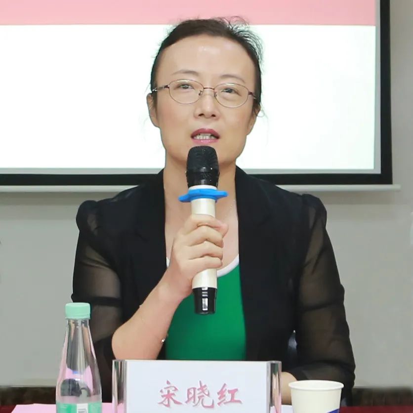 宋晓红处长致辞最后,「2 2」助产特色班团支书古晓楠同学作为学生代表