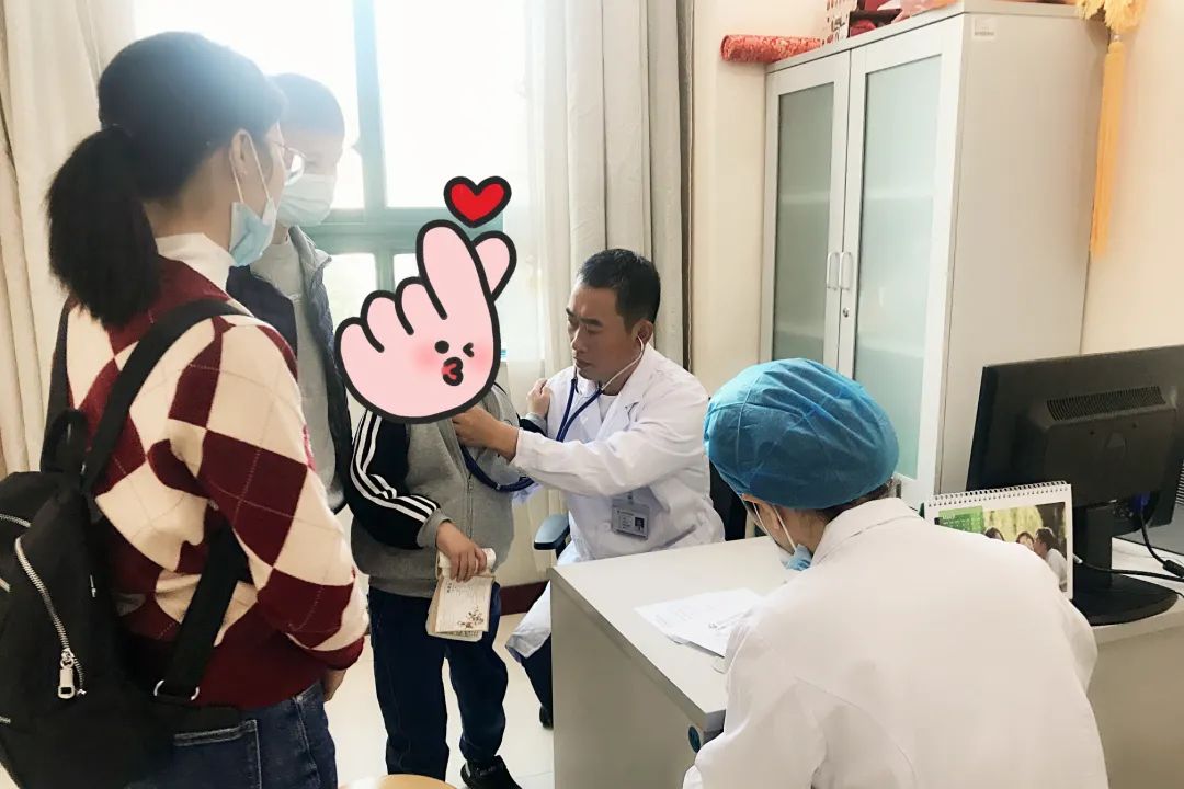 深圳市妇幼保健院口腔舒适化门诊成功为一名脑瘫儿童实施口腔治疗