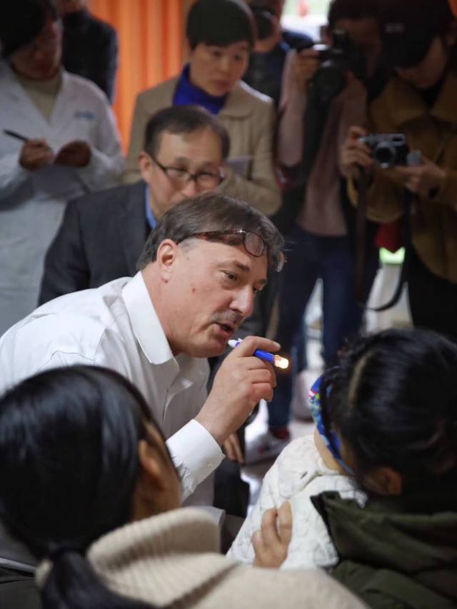 普瑞眼科国际眼球震颤及疑难斜弱视会诊活动惠及患者